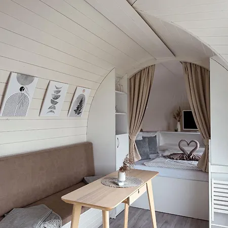 Lieblingsplatz - Schwimmendes Iglu Båthotell Elbe-Parey