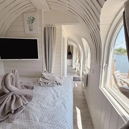 Båthotell Lieblingsplatz - Schwimmendes Iglu Elbe-Parey