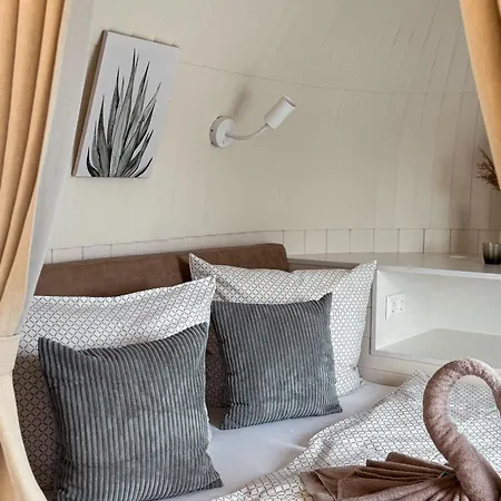 Lieblingsplatz - Schwimmendes Iglu * Elbe-Parey