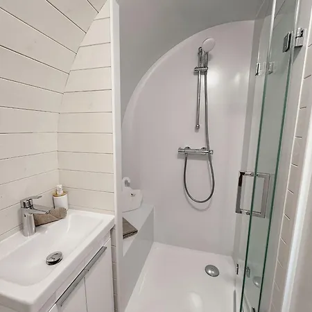 Lieblingsplatz - Schwimmendes Iglu Båthotell *