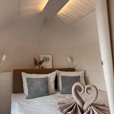 Båthotell Lieblingsplatz - Schwimmendes Iglu *