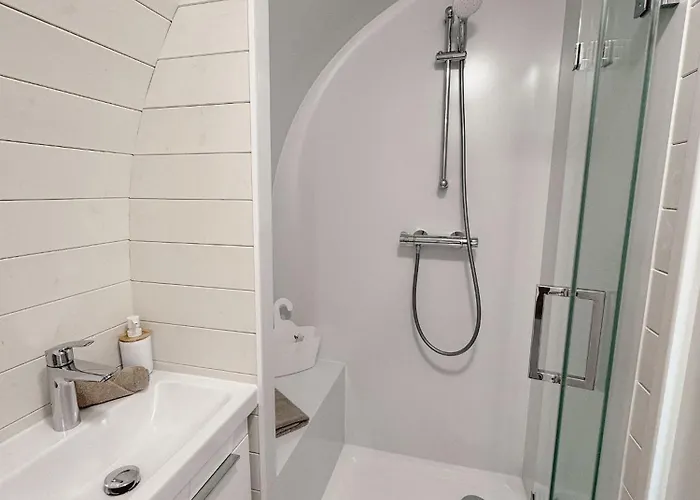 Lieblingsplatz - Schwimmendes Iglu Båthotell *